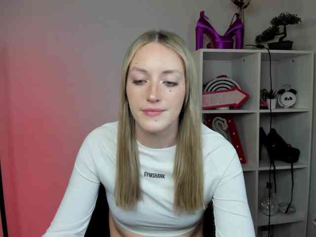 EvelynBlond26