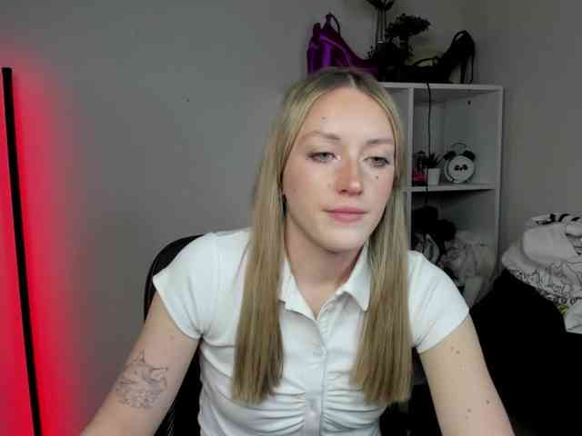 EvelynBlond26