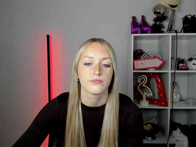 EvelynBlond26