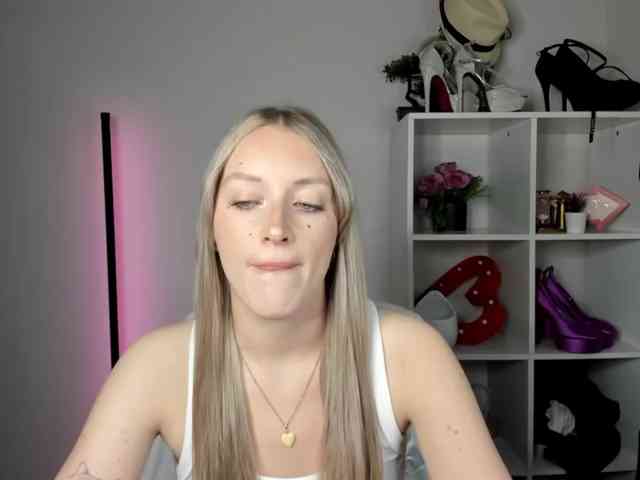 EvelynBlond26