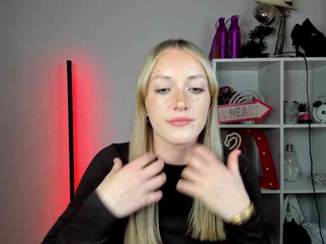 EvelynBlond26