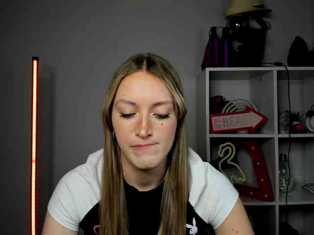 Model: EvelynBlond26