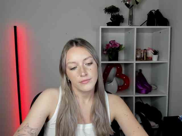 Model: EvelynBlond26