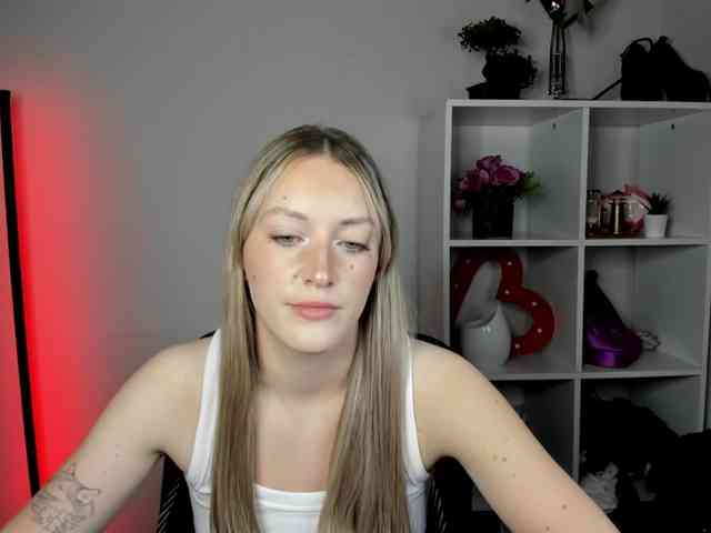 Model: EvelynBlond26