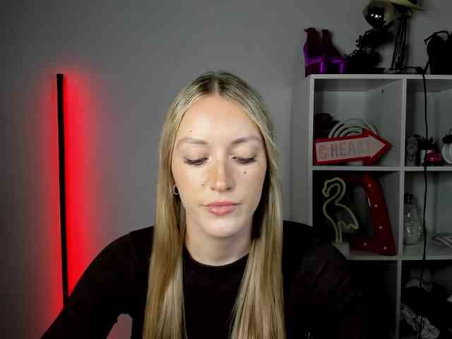 EvelynBlond26