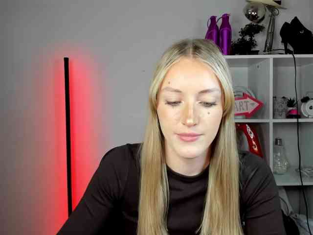 EvelynBlond26