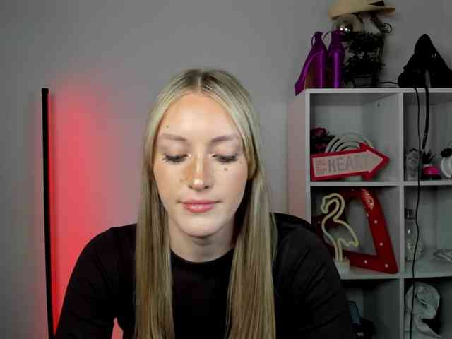 Model: EvelynBlond26