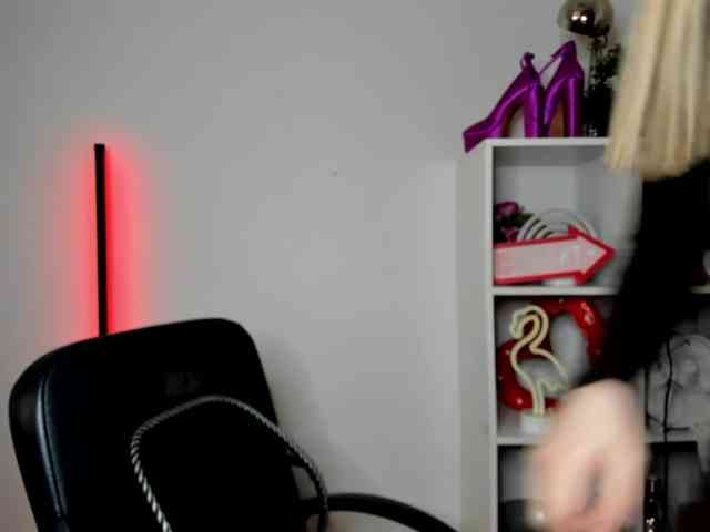 EvelynBlond26 webcam