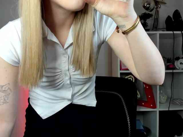 EvelynBlond26