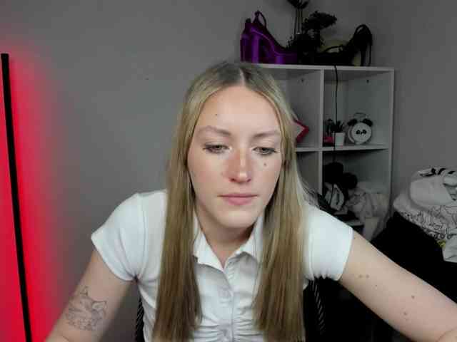 EvelynBlond26