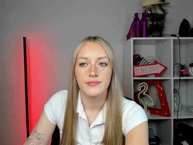 EvelynBlond26