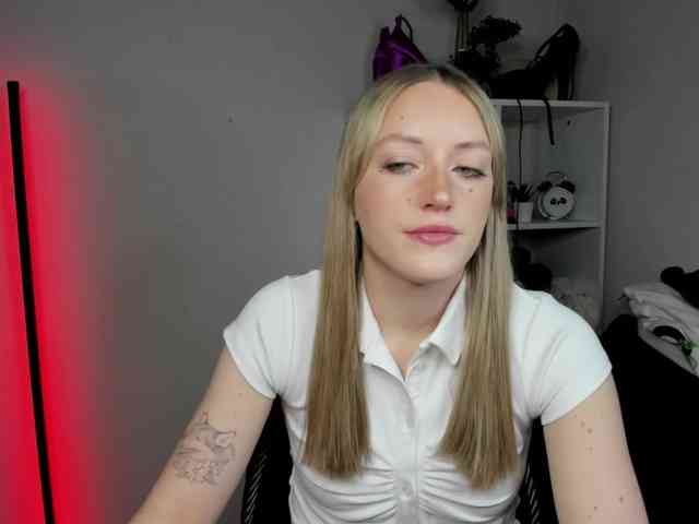 EvelynBlond26