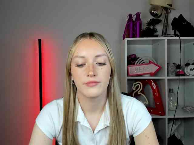 EvelynBlond26
