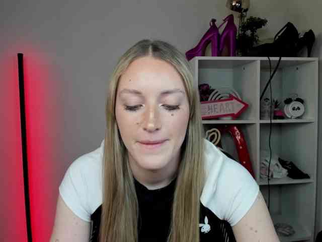 EvelynBlond26