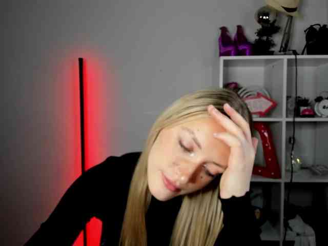 EvelynBlond26