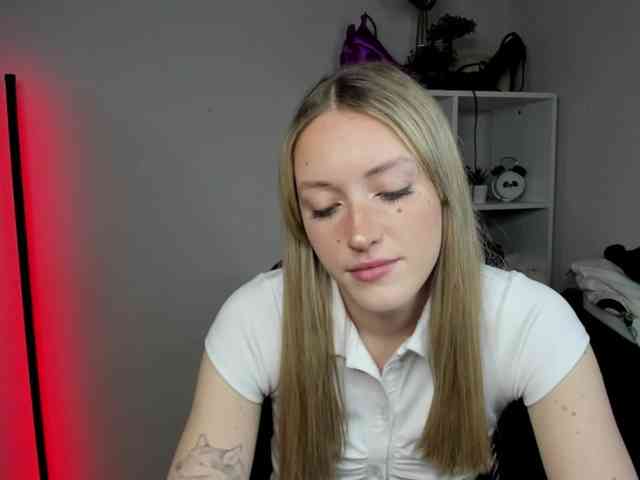 EvelynBlond26