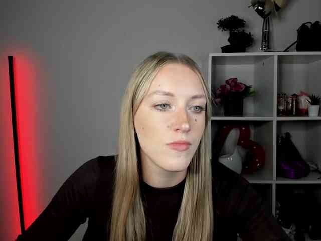 EvelynBlond26