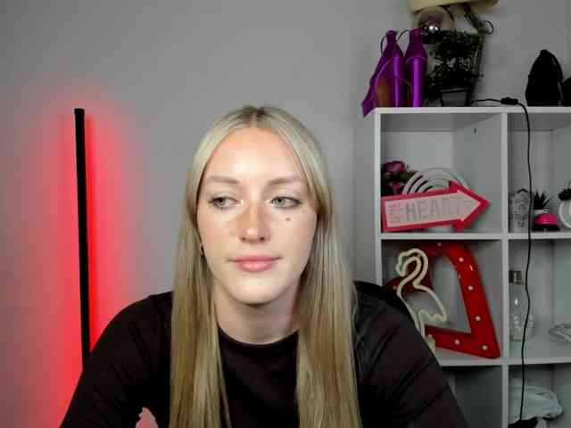 EvelynBlond26