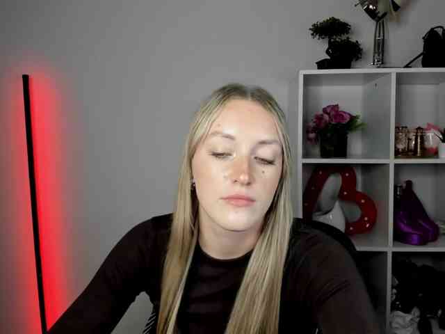 EvelynBlond26