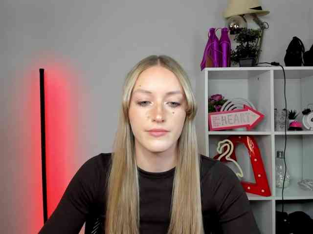 EvelynBlond26