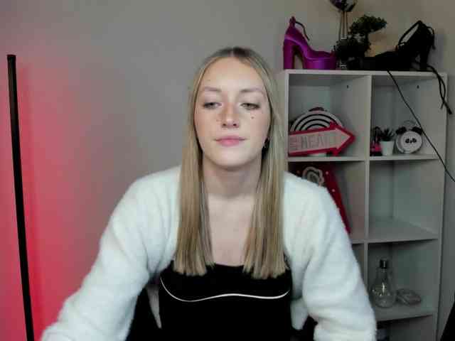 EvelynBlond26