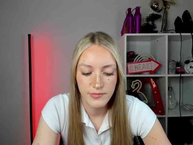 EvelynBlond26