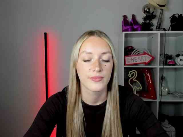 EvelynBlond26