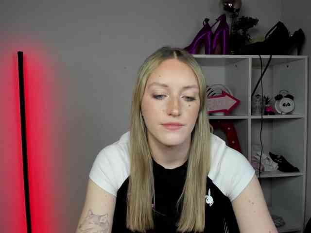 EvelynBlond26