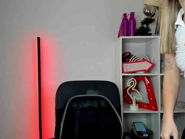EvelynBlond26