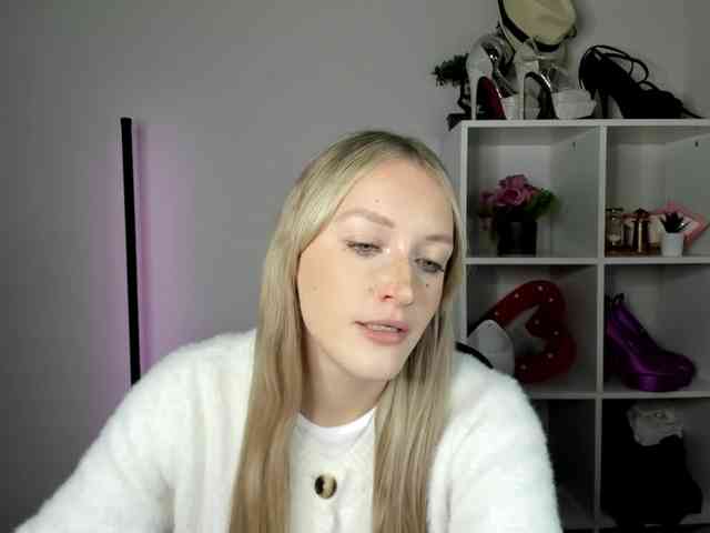 Model: EvelynBlond26