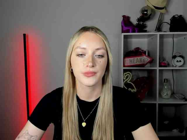 Model: EvelynBlond26
