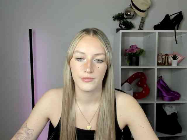 EvelynBlond26