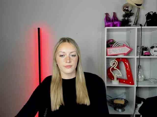 EvelynBlond26