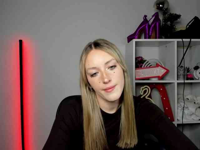 Model: EvelynBlond26