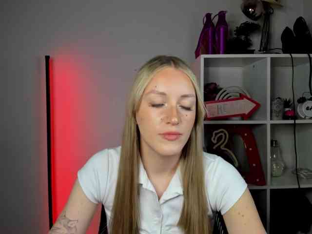 EvelynBlond26
