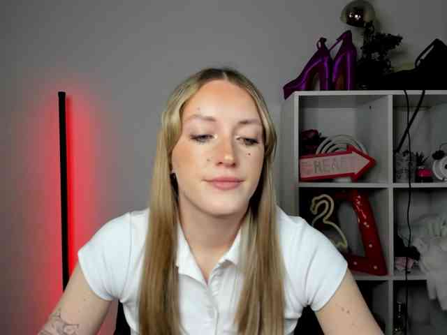 EvelynBlond26