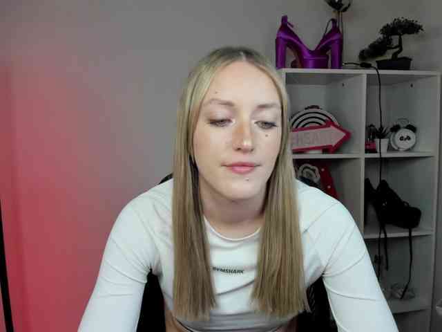 EvelynBlond26