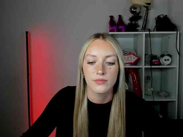 Model: EvelynBlond26