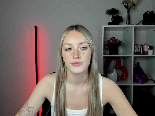 EvelynBlond26