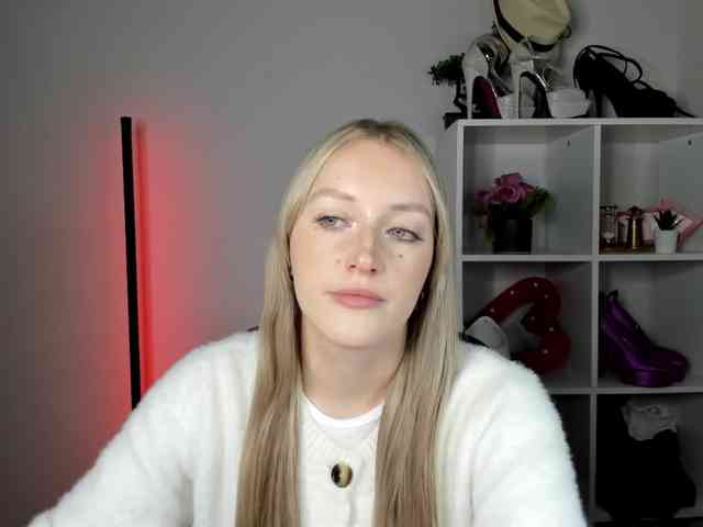 EvelynBlond26