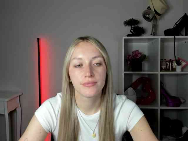EvelynBlond26