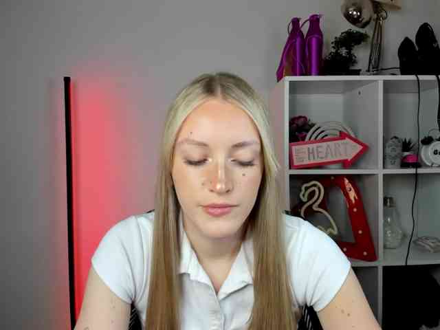 EvelynBlond26