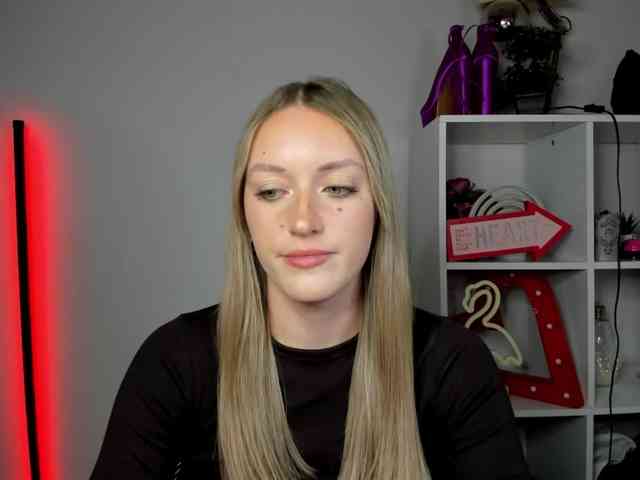 Model: EvelynBlond26