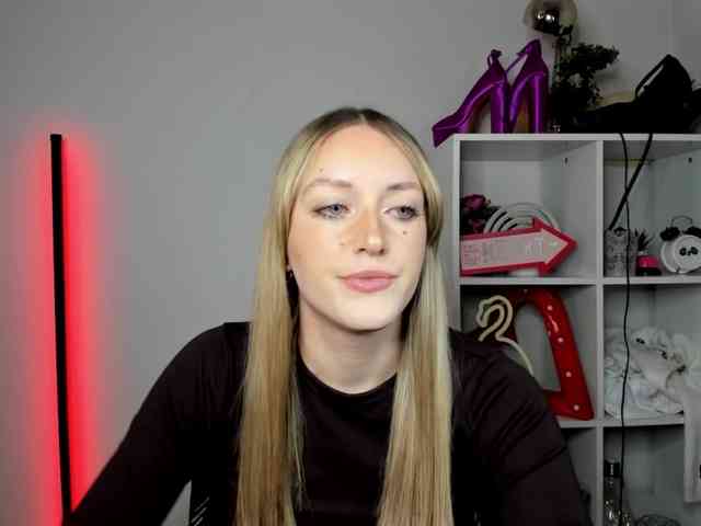 EvelynBlond26