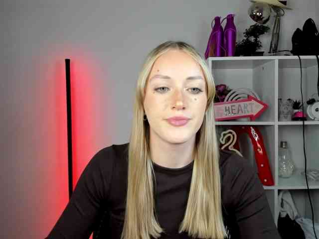 EvelynBlond26