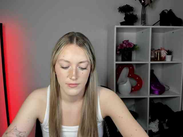 Model: EvelynBlond26