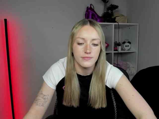 EvelynBlond26