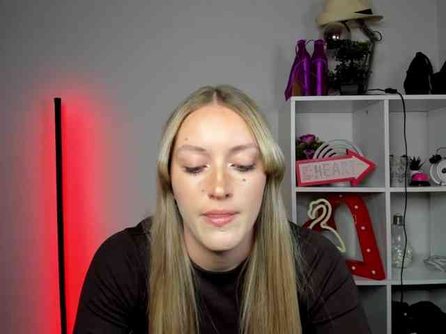 Model: EvelynBlond26