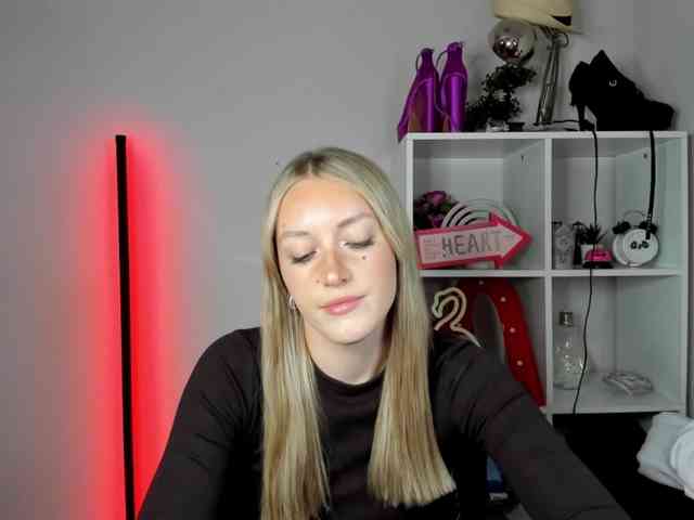 EvelynBlond26
