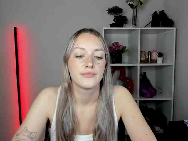 Model: EvelynBlond26